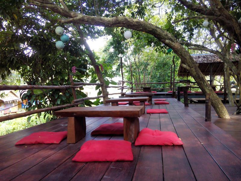Funky Fish Hostels Ko Lanta Exterior foto